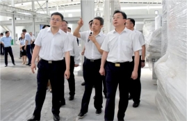 鄂州市委書記孫兵、市長(zhǎng)王璽瑋帶領(lǐng)市直部門負(fù)責(zé)人參觀三工光電產(chǎn)業(yè)園項(xiàng)目
